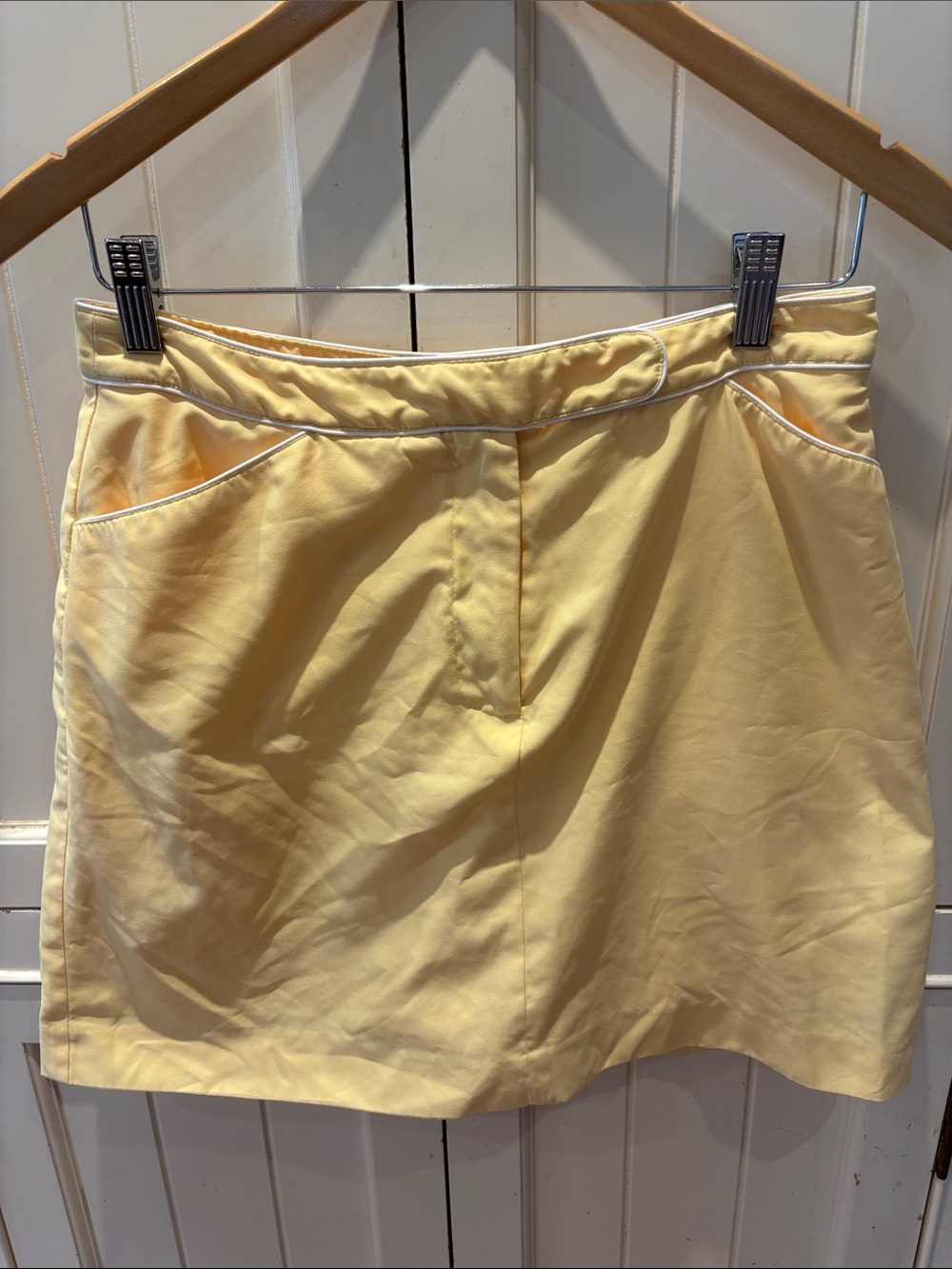 Izod Pale Yellow Golf Skort with White Trim
